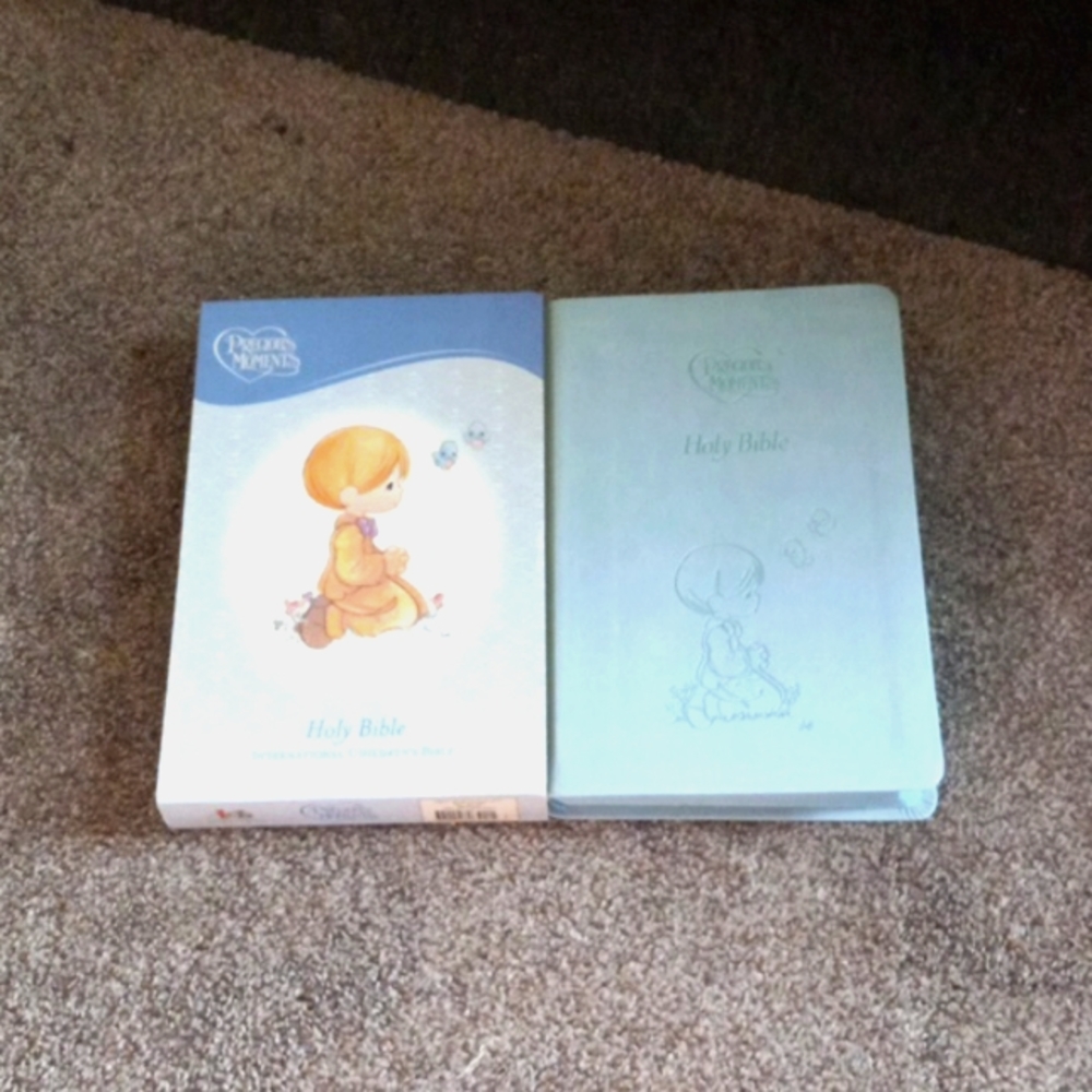 New  Precious Moments internationalHoly Bible